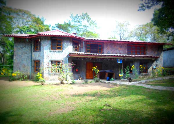La iglesia en muchas casas: The church in many houses